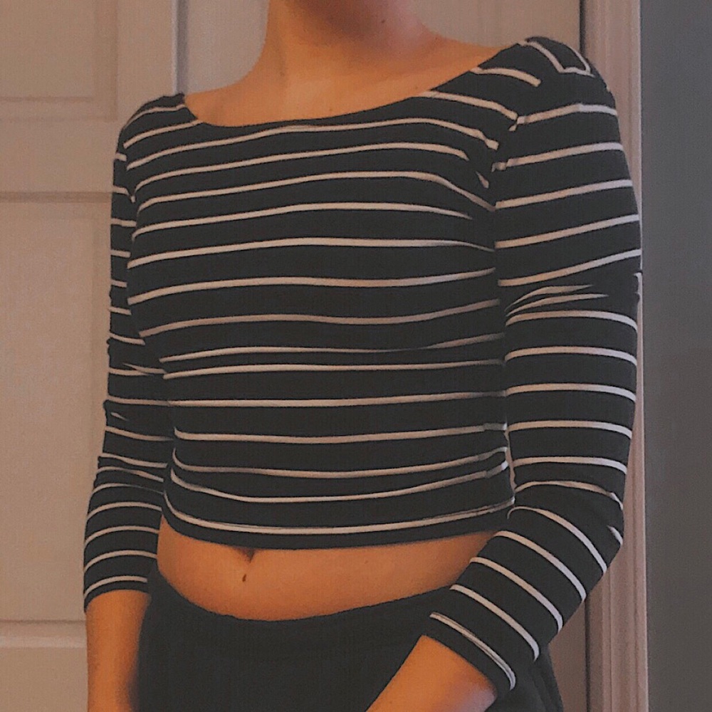 𝐒𝐓𝐑𝐈𝐏𝐄𝐃 𝐂𝐑𝐎𝐏 𝐓𝐎𝐏